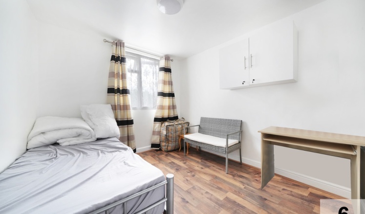 Room 6 , Waldeck Road