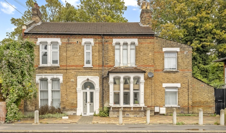 Hermitage Road, London