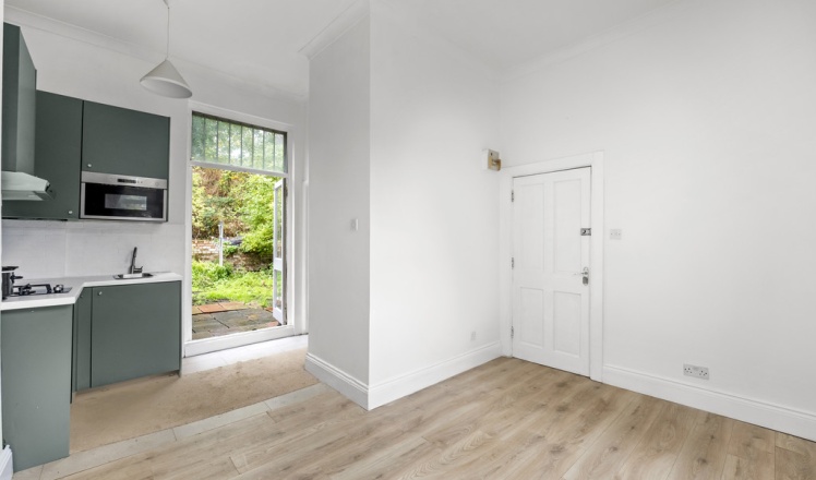 Hermitage Road, London