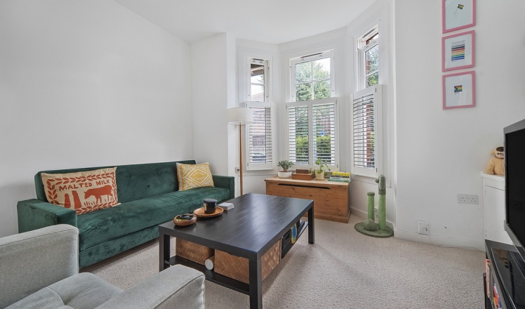 Gladstone Avenue, Wood Green