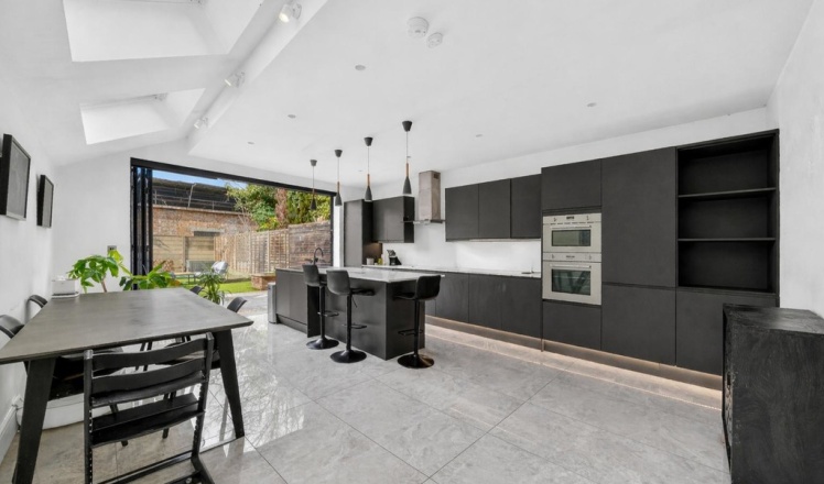 Waldeck Road, Turnpike Lane